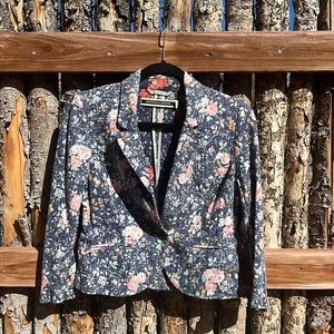 Spring jacket perfection! Quality fabric & lovely details.